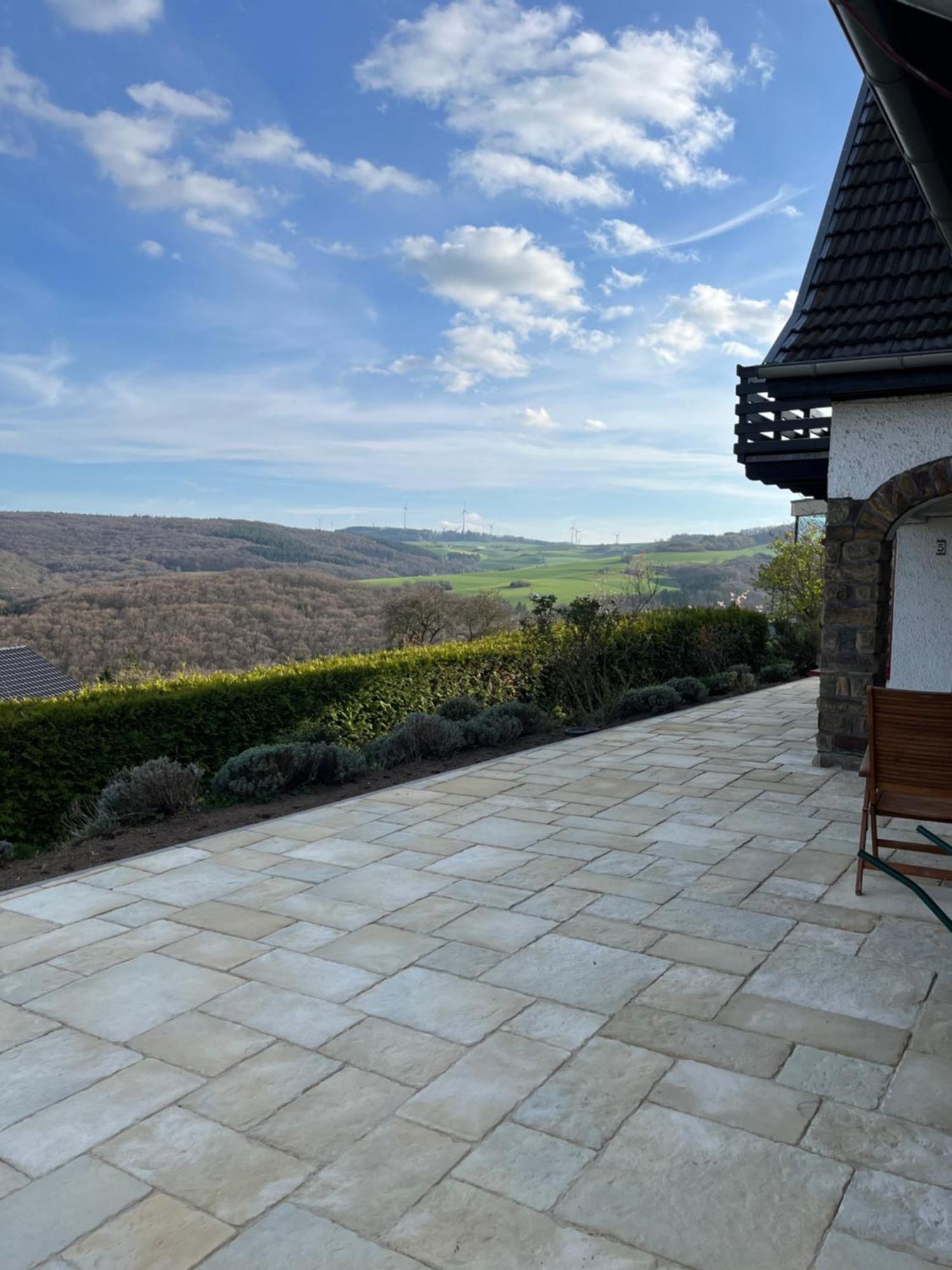 Eifel Landhaus Panoramablick Unter Der Burg Olbrueck Mit Sauna Hottub Grosser Terrasse Und Garten Ideal Fuer Familien Niederdürenbach Esterno foto